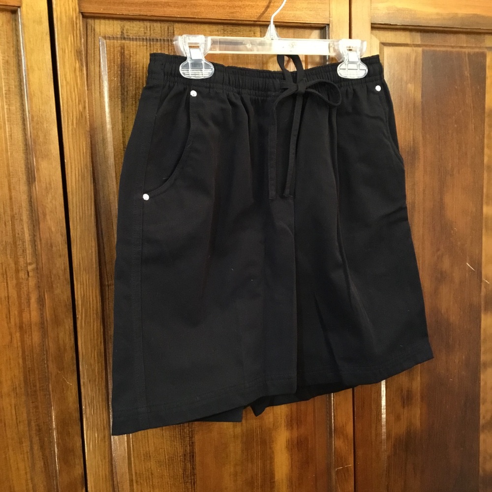Studio Works shorts, size 4P, elastic waist/ rope tie, pockets, poly/cotton